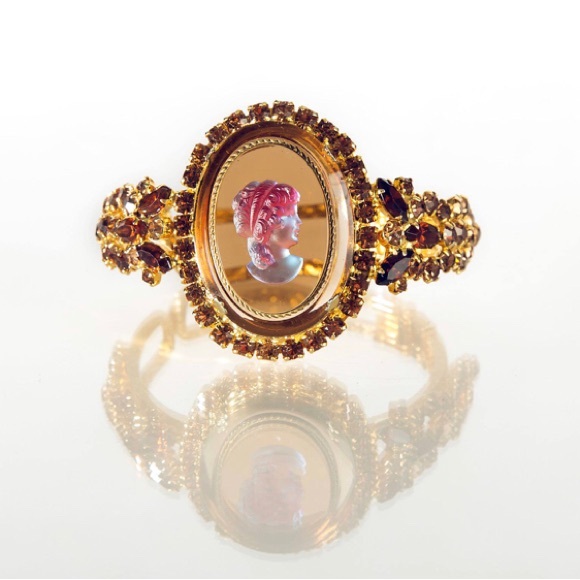 Vintage Glass Cameo Bracelet